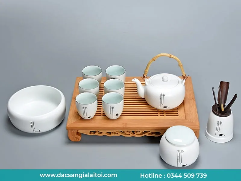 Chọn quà tặng cho vợ chồng mới cưới với bộ ấm chén