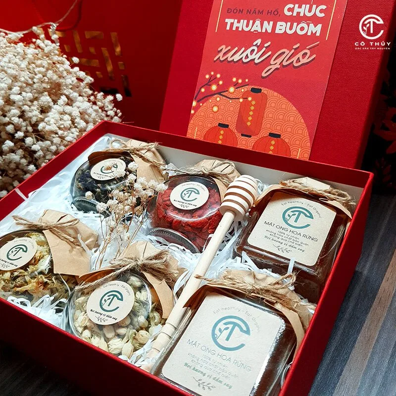 Hộp quà tết lời chúc ''Đón năm mới, chúc thuận buồm xuôi gió"