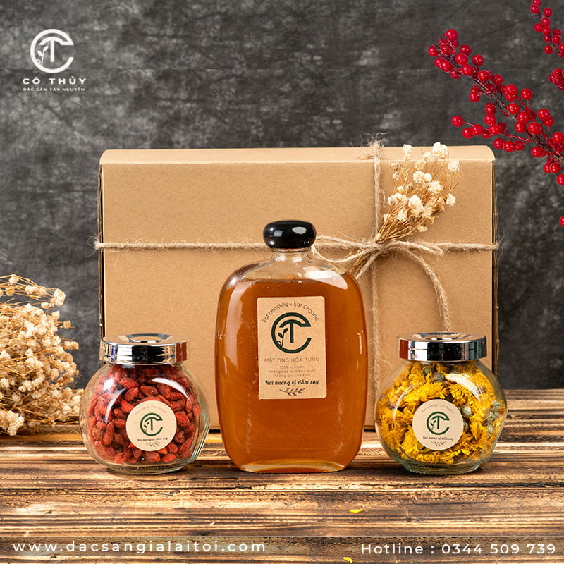 Set trà hoa cúc kết hợp mật ong chai nắp dẹp phù hợp làm quà cho nam giới