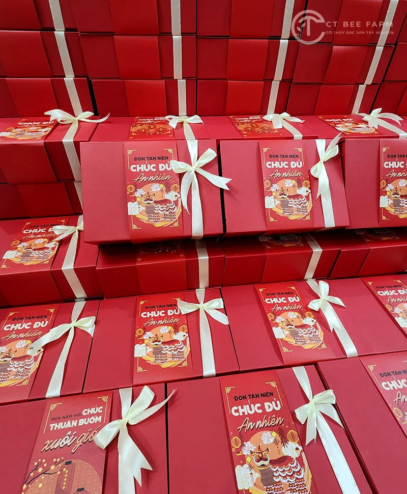Hộp quà tết lời chúc ''Đón tân niên chúc đủ an nhiên" Hộp quà tết lời chúc ''Đón tân niên chúc đủ an nhiên"