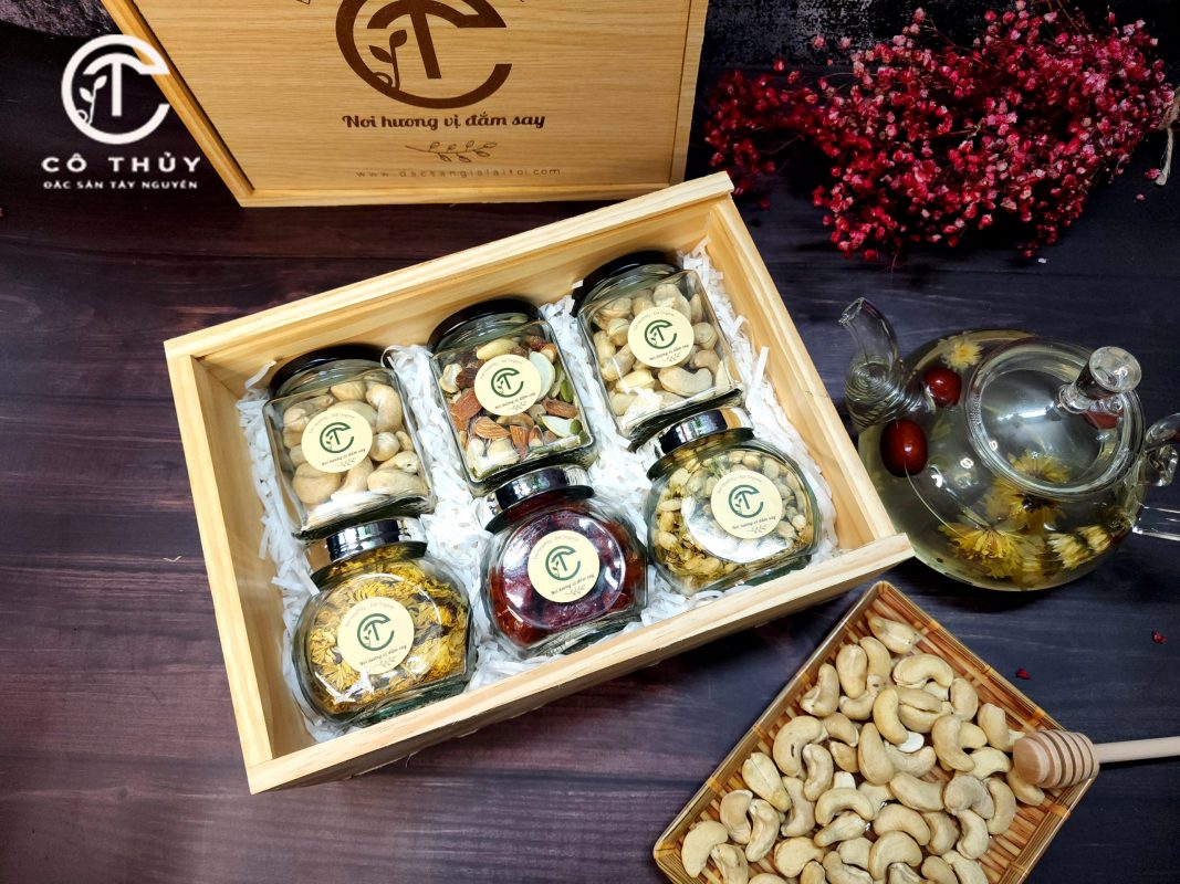 Hộp Gỗ - Set Quà Hạt Dinh Dưỡng (Hạt điều, Granola) Kèm 4 Trà Thảo Mộc Hộp Gỗ - Set Quà Hạt Dinh Dưỡng (Hạt điều, Granola) Kèm 4 Trà Thảo Mộc