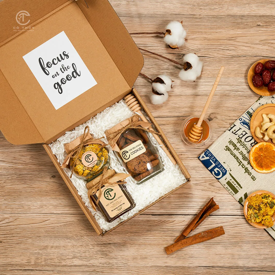 Set quà tặng bánh ngọt & trà/ mật ong tự nhiên CTG317