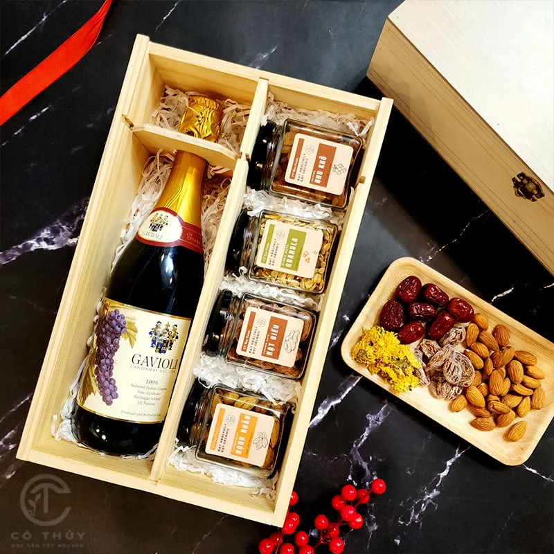 Set Quà Tặng Nước Trái Cây Nho, Hạt Dinh Dưỡng Set Quà Tặng Nước Trái Cây Nho, Hạt Dinh Dưỡng