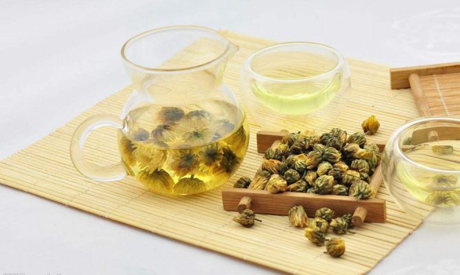Cách pha trà hoa cúc cam thảo giải nhiệt cơ thể