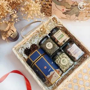 []Set quà các loại trà và hạt, giỏ mây tre đan CTG380