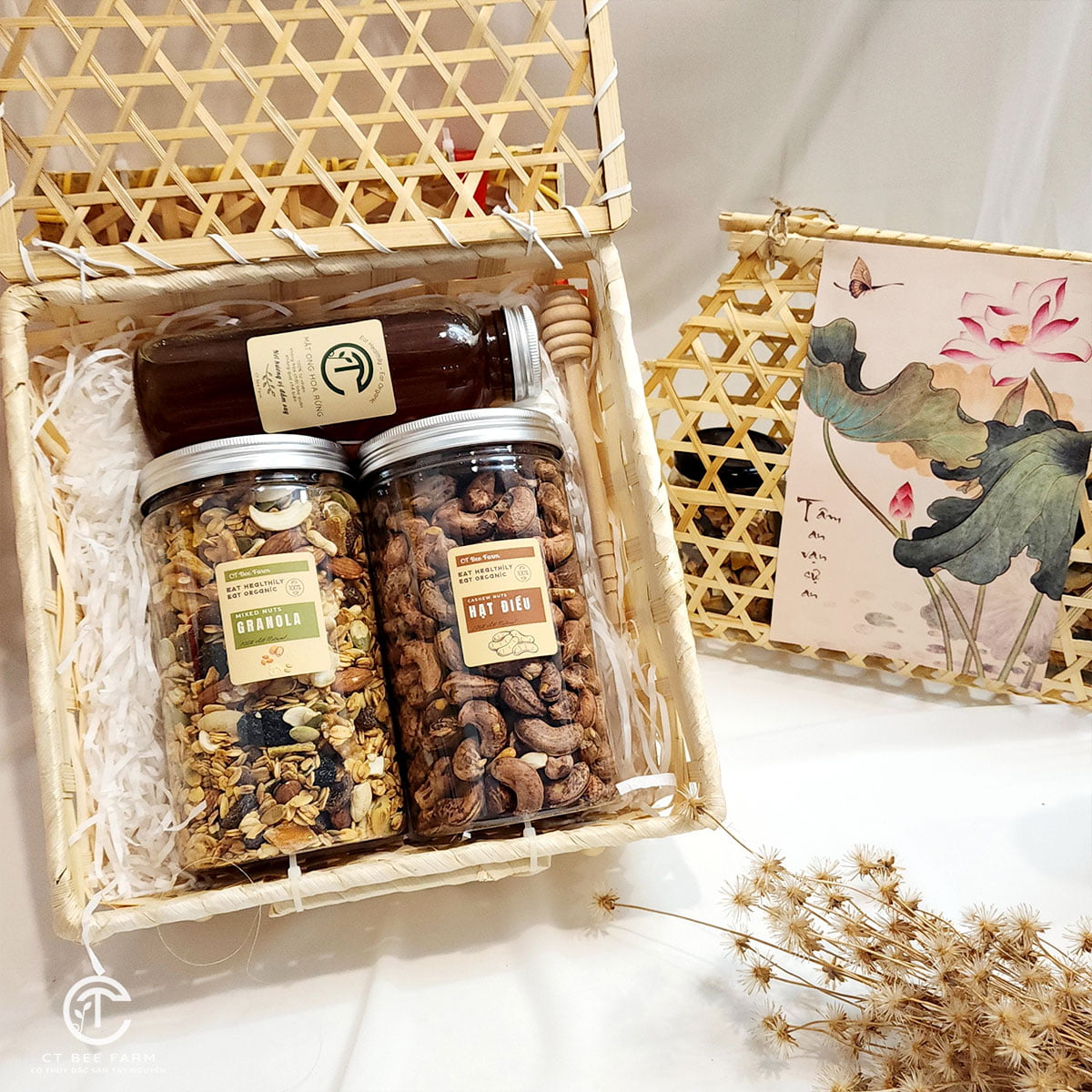 Set quà hạt dinh dưỡng và mật ong CTG342