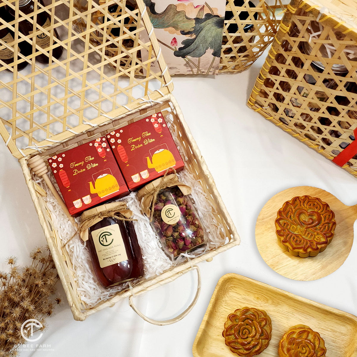 Set quà tặng trung thu - bánh trung thu, mật ong và trà hoa hồng