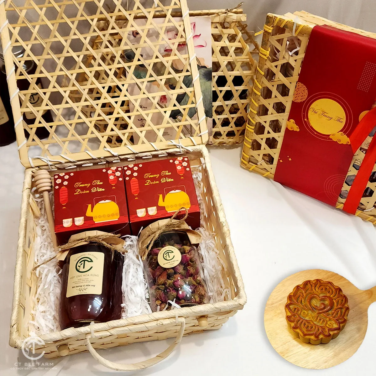 Set quà tặng trung thu - bánh trung thu, mật ong và trà hoa hồng