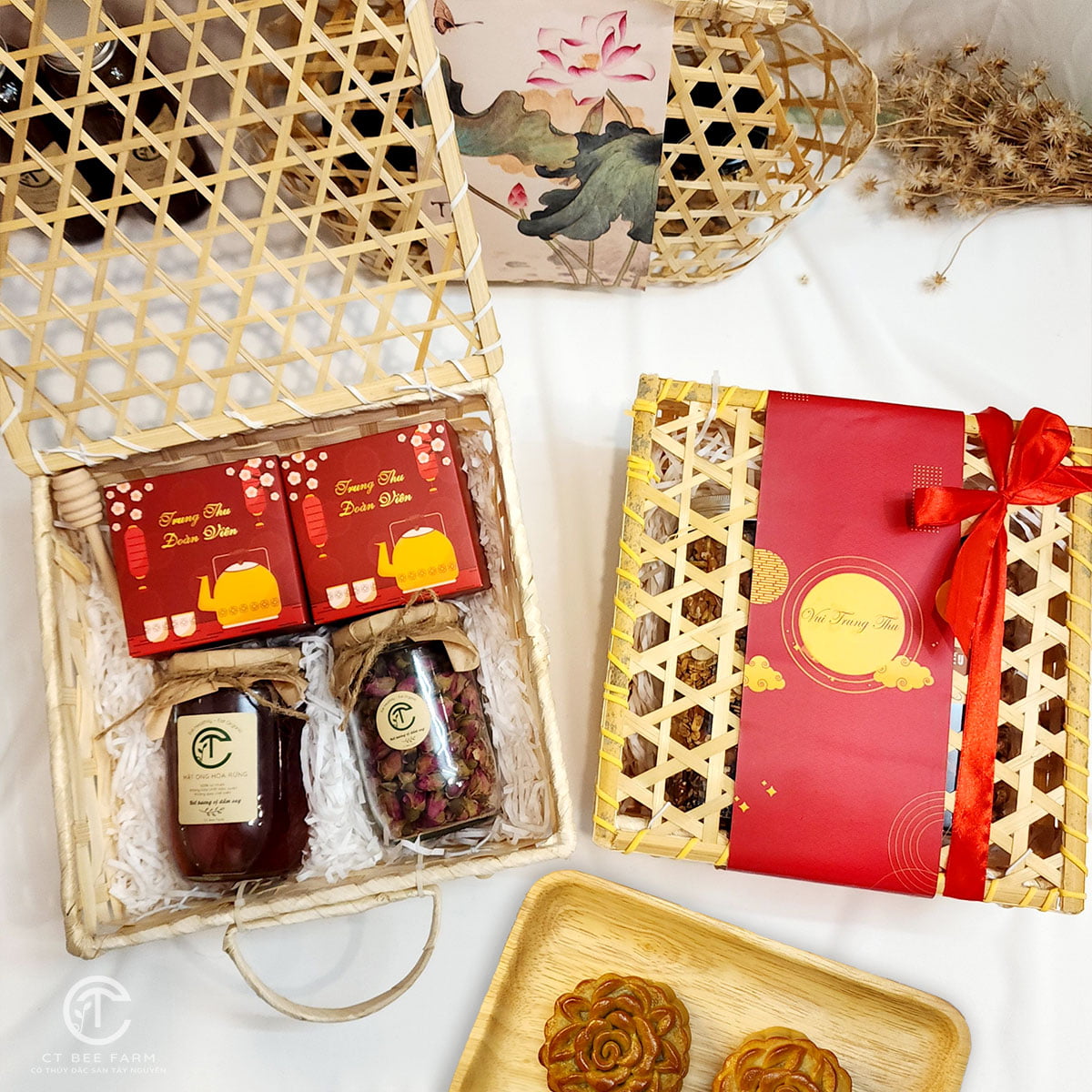 Set quà tặng trung thu - bánh trung thu, mật ong và trà hoa hồng