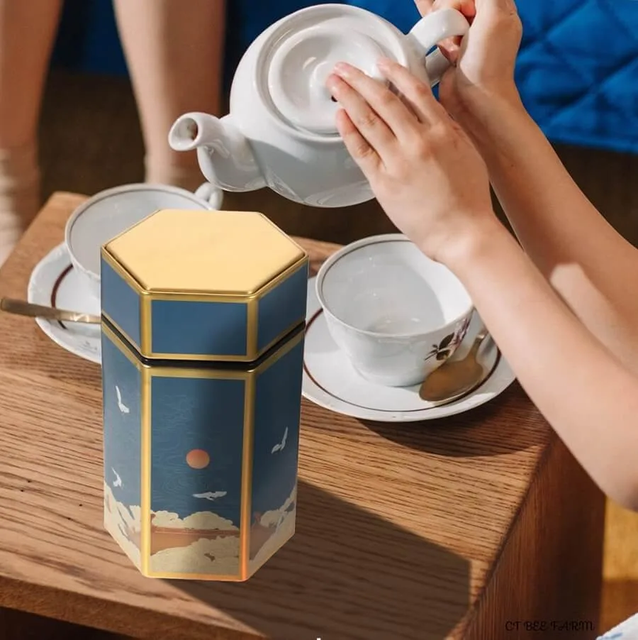 Hộp trà ô long biếu tặng cao cấp CT Bee Hộp trà ô long biếu tặng cao cấp CT Bee
